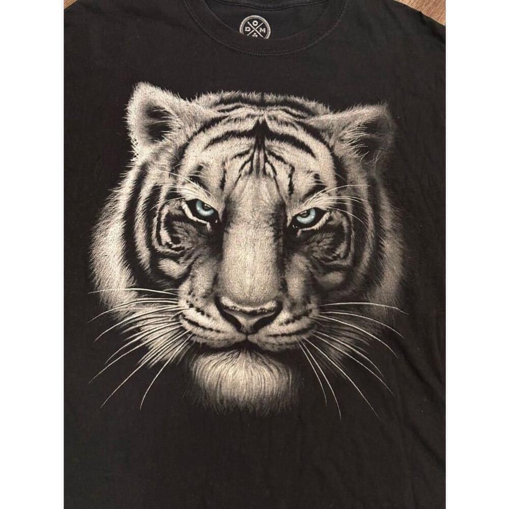 ODM Men’s Graphic Print White Lion w/ Blue Eyes T-Shirt Size Large - Picture 5 of 7